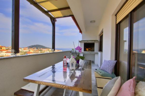 Spacious, two terrace Sunnyside apartment w amazing view